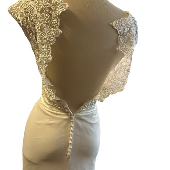 ALLURE BRIDALS ROMANCE Ivory WEDDING DRESS SZ 4 Plunge Bodice Zip Faux Buttons - Picture 9 of 16